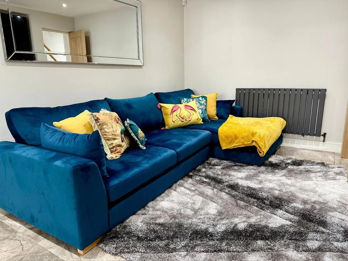 Luxurious Modern House With Garden Close To City Centre Cardiff 0*,