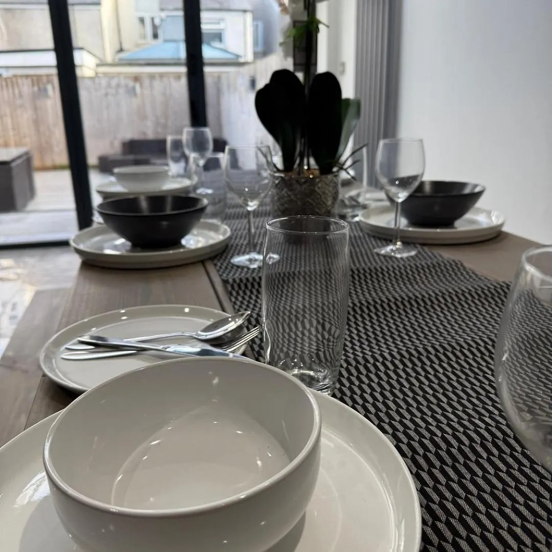 Luxurious Modern House With Garden Close To City Centre Cardiff Storbritannien