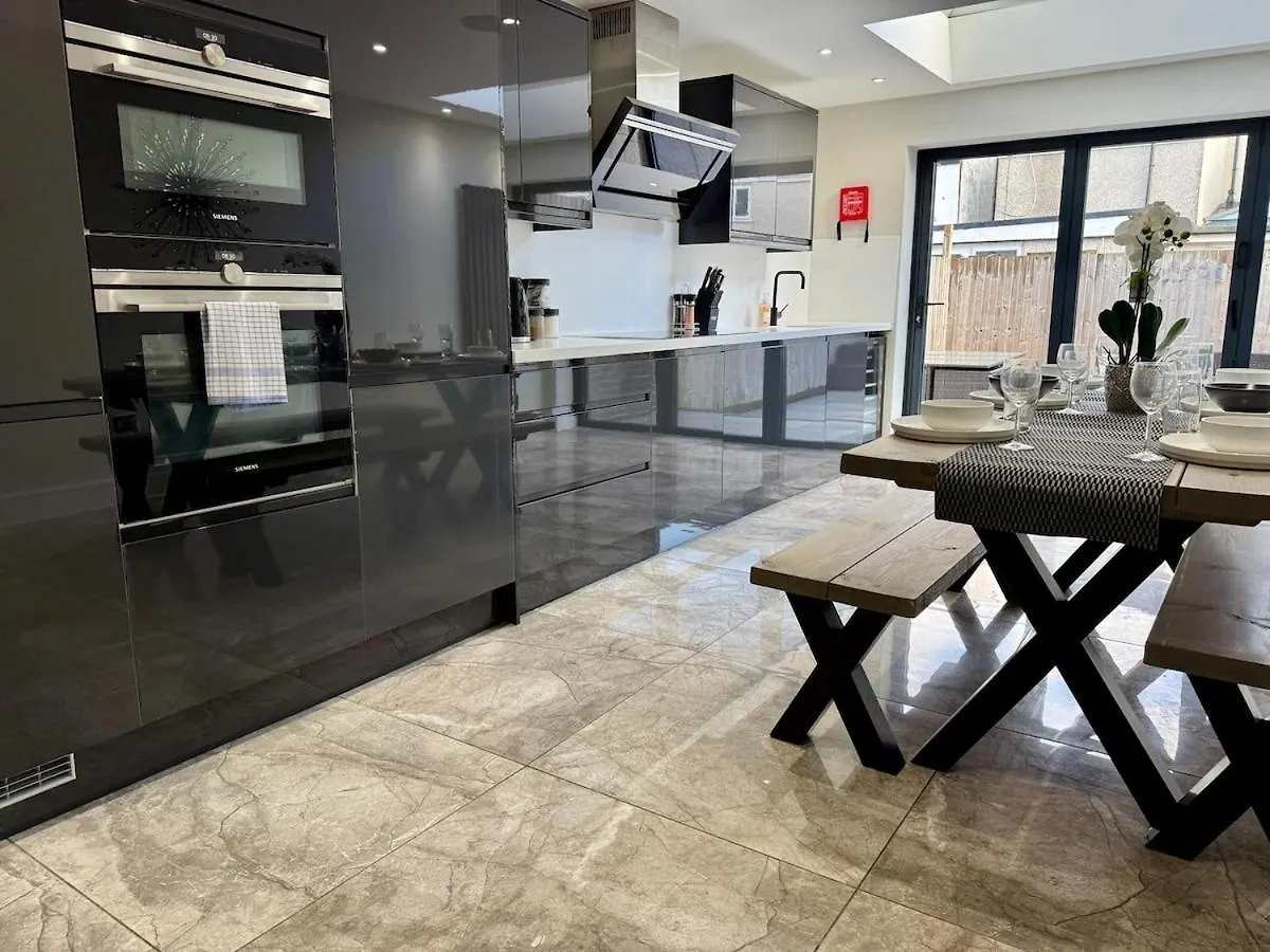 Feriehus Luxurious Modern House With Garden Close To City Centre Cardiff